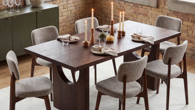 Mastering the Art of Effortless Hosting: Tips for Your Next Dinner Party