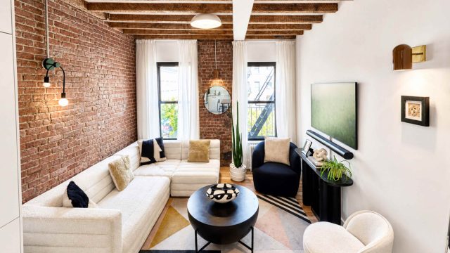 Transforming Urban Spaces: A Stylish Revival of a Classic Apartment