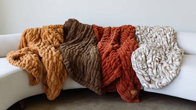 Unlock Comfort: Why the Lola Blanket is a Must-Have This Season