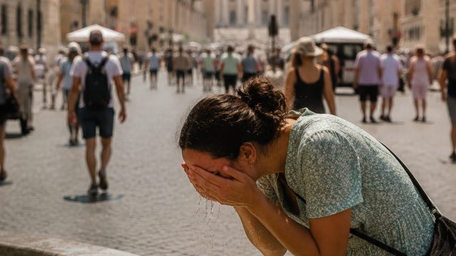 Europe Faces Record Heatwaves: The Impacts on Daily Life and Economy | misteri uang rupiah, situs ga