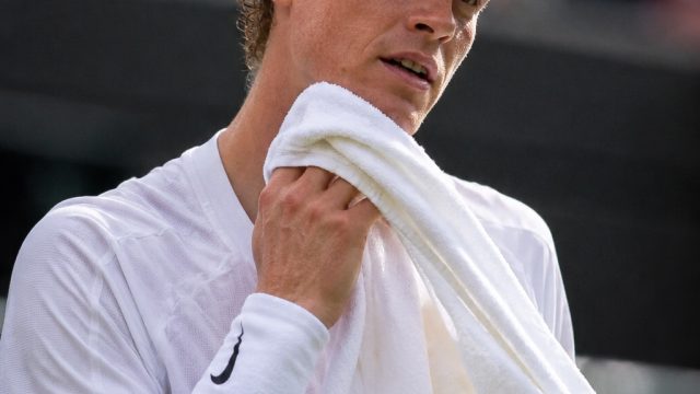 Jannik Sinner Faces Challenges Amidst London Heatwave | royalslot, rtp hoki311, hdi undp